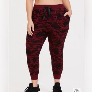 Torrid Red camo print active pants